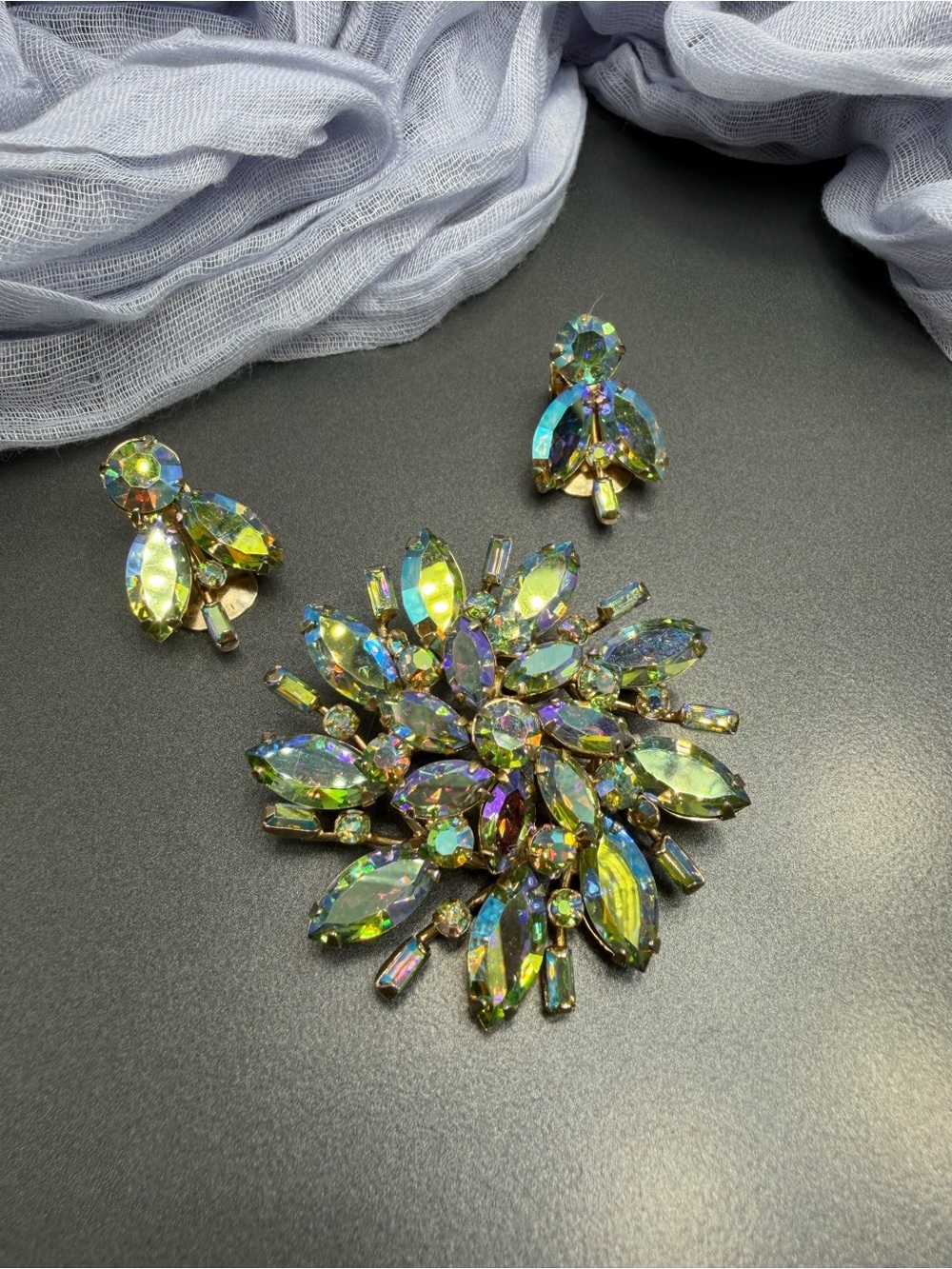 Vintage Demi Parure Smashing Green Brooch and Earrings #78set